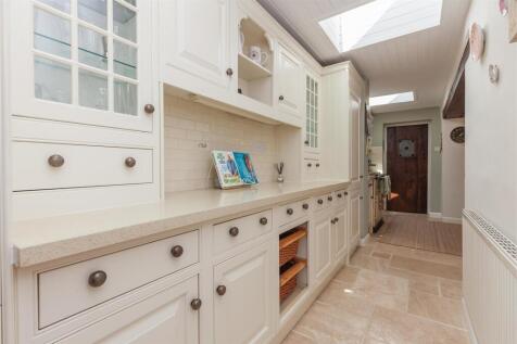 Kitchen 3.jpg