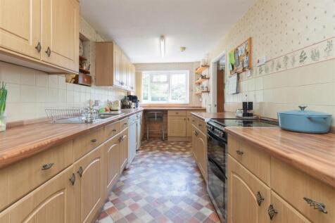 Kitchen 1.jpg