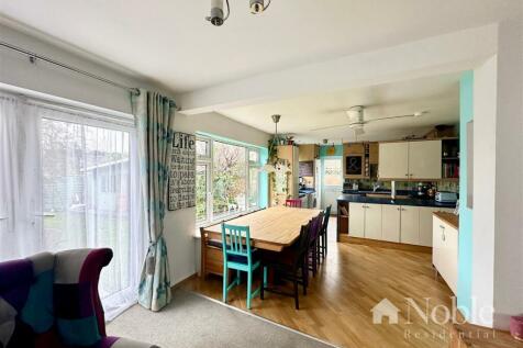 Open Plan Lounge/Diner
