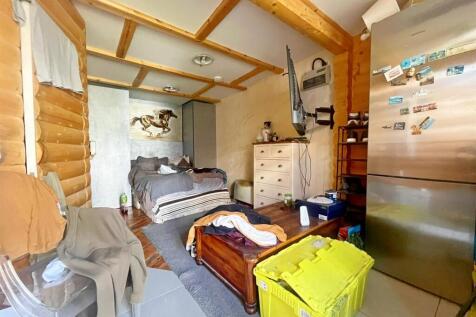Garden / Outbuilding