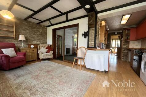 Kitchen/ Dining Room