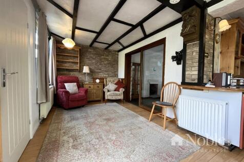 Kitchen/ Dining Room