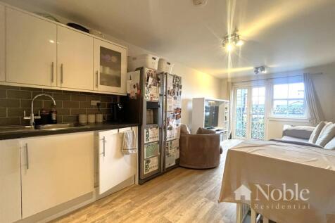 Kitchen/ Living Room