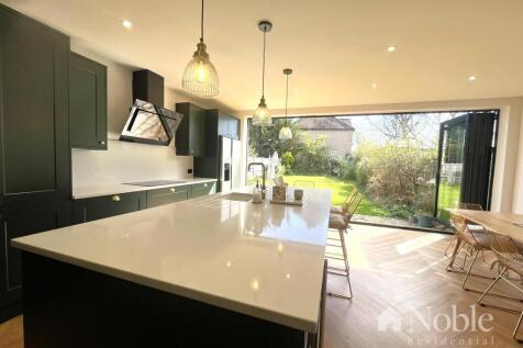 Kitchen/ Dining Room