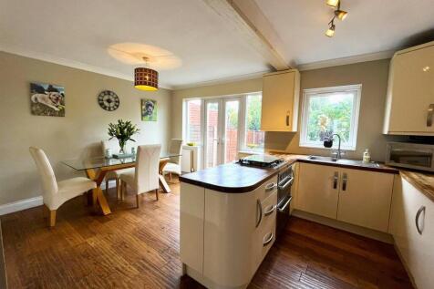 Kitchen/ Dining Room