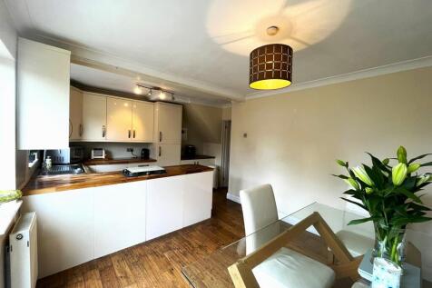 Kitchen/ Dining Room