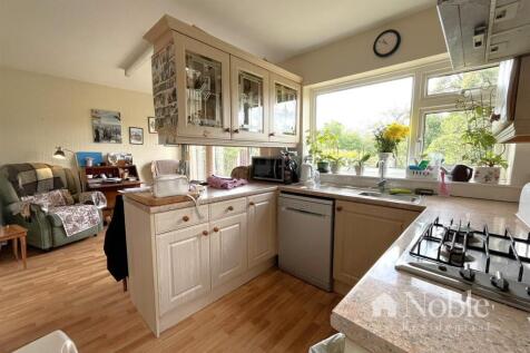 Kitchen/ Dining Room