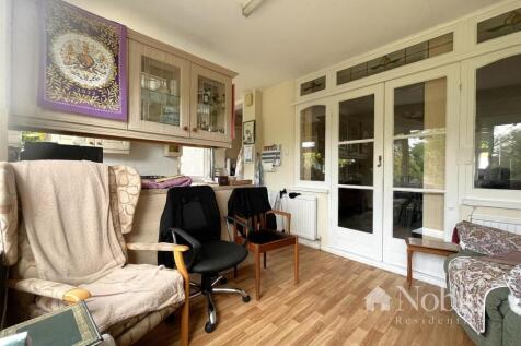 Kitchen/ Dining Room