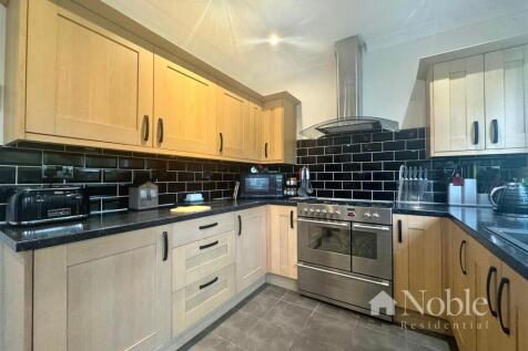 Kitchen/ Dining Room