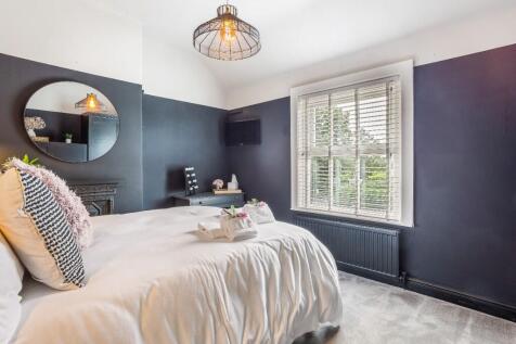 Bedroom &#96;1 