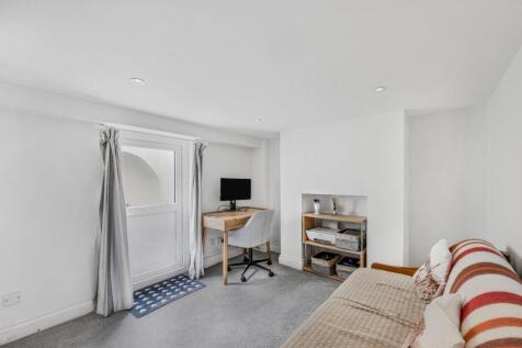 Lower Bed 3/Office