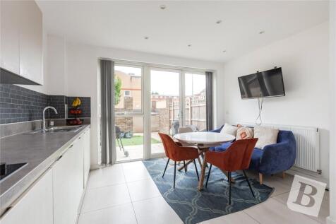 Kitchen/ Dining