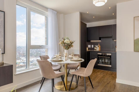 Fenton Apartments - Show Apartment