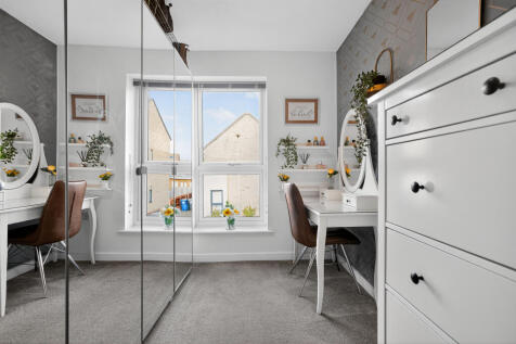 Dressing Room/ Bed 2