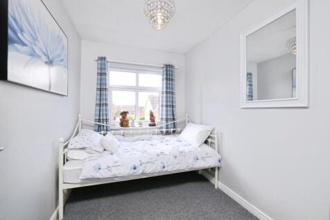 Bedroom 5/Games Room