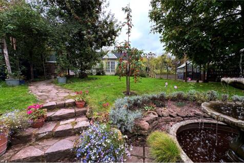 Landscaped  Gardens