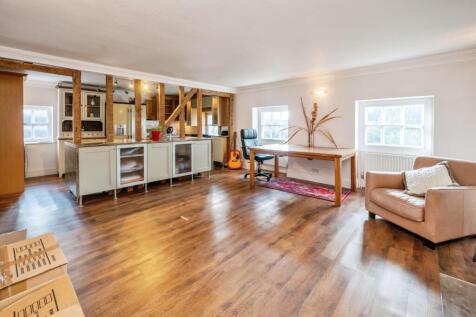 Lounge / Kitchen