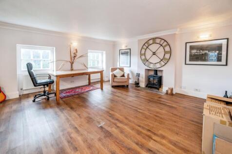 Lounge / Kitchen