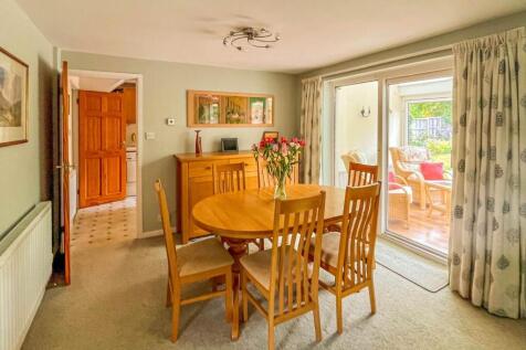 30 Moorfield Road - Dinning Area.jpg