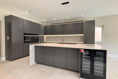 Kitchen 1.jpg