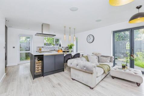 Lodge Kitchen/Living