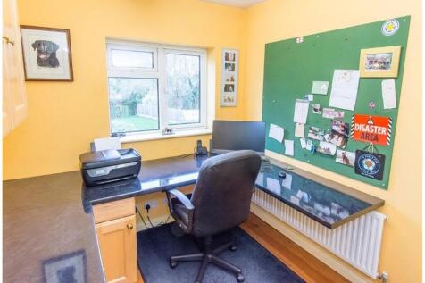 Office / Bed&#39; Five