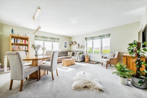 Lounge / Kitchen