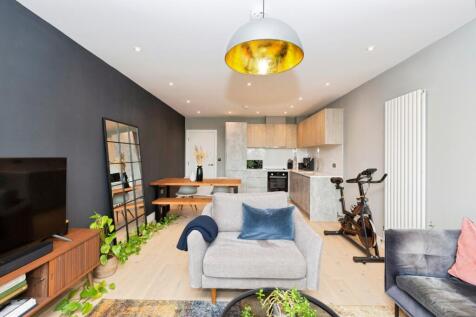 Lounge / Kitchen