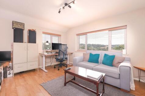 Living Room/Bedroom