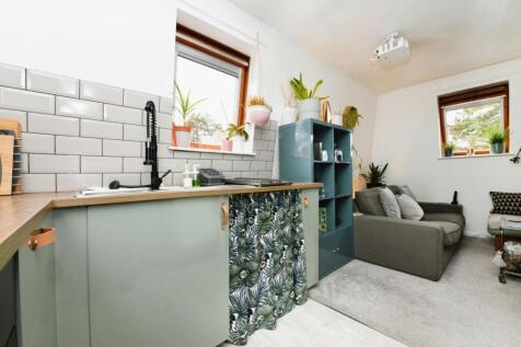 Lounge / Kitchen