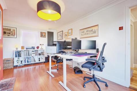 Living Room/Bedroom