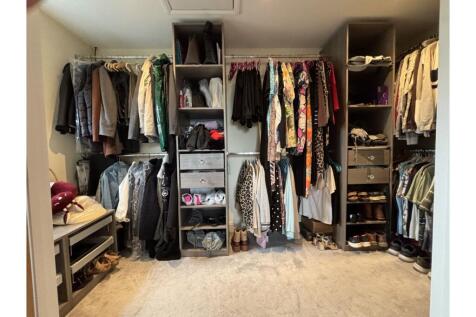 Walk-in Wardrobe