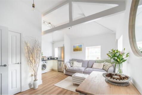 Lounge / Kitchen