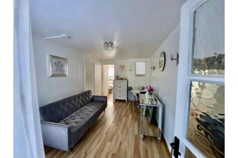 Apartment Living Rm