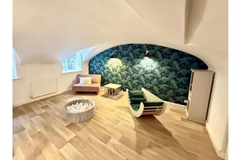 Bedroom 5/Games Room