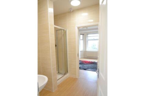Jack &amp; Jill Bathroom