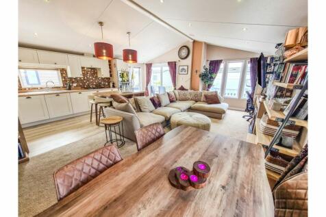 Lounge / Kitchen