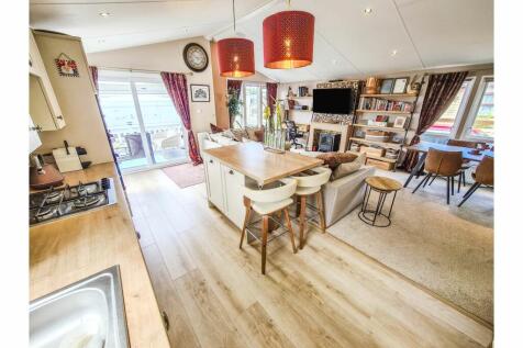 Lounge / Kitchen