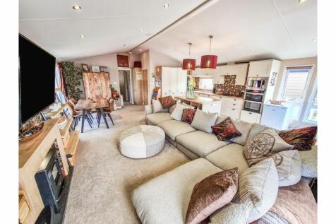 Lounge / Kitchen