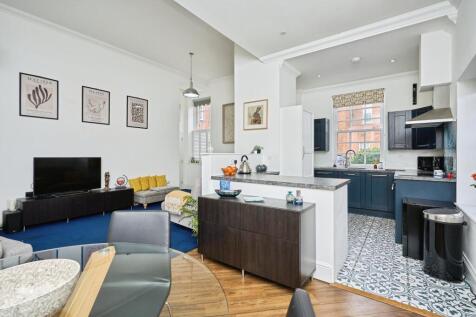Lounge / Kitchen