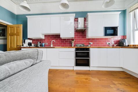 Lounge / Kitchen