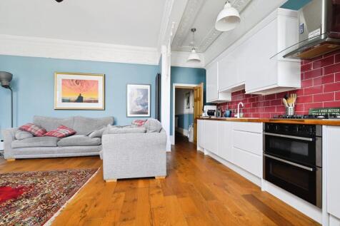 Lounge / Kitchen