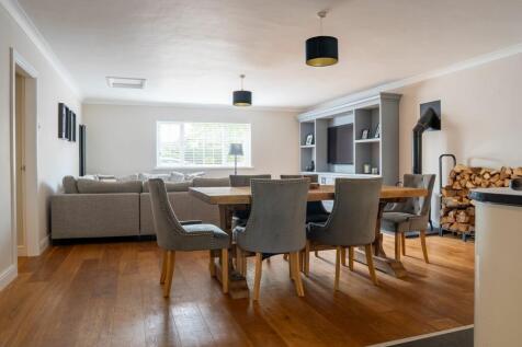 Lounge / Kitchen