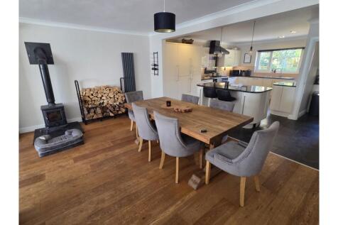 Lounge / Kitchen