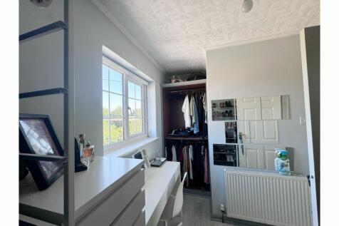 Dressing Room/ Bed 2