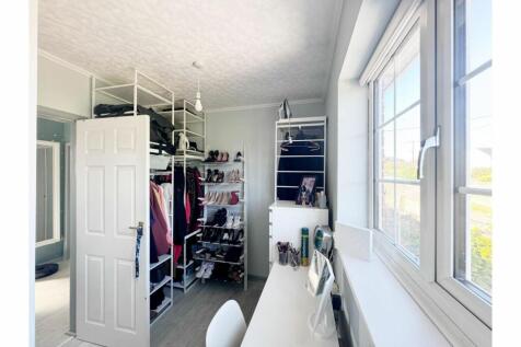 Dressing Room/ Bed 2
