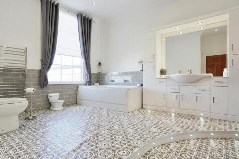 Jack &amp; Jill Bathroom