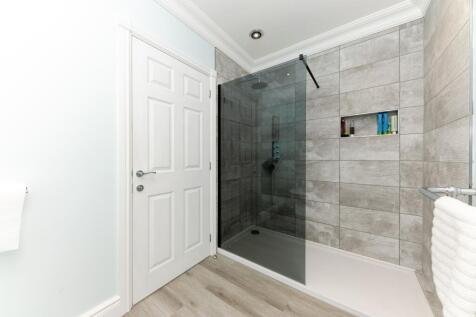 Jack &amp; Jill Bathroom