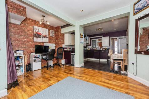Lounge / Kitchen