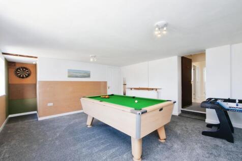 Bedroom 5/Games Room